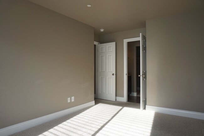 Building Photo - 8264 Resaca Dr