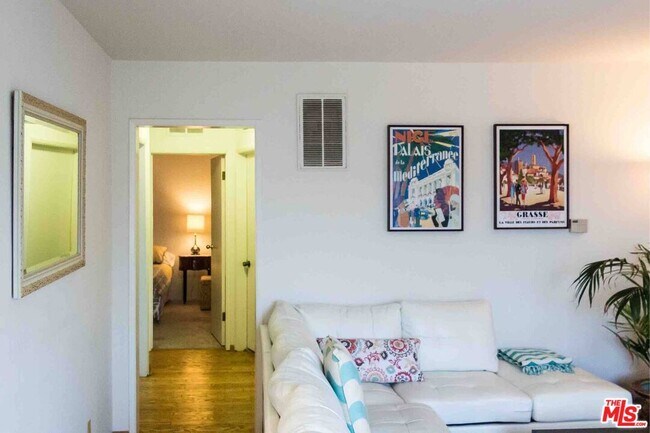 Building Photo - 1418 Stanford St