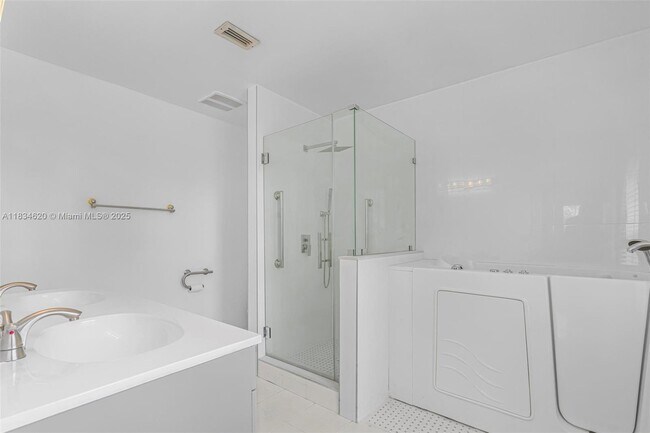 Building Photo - 9075 SW 48th Terrace