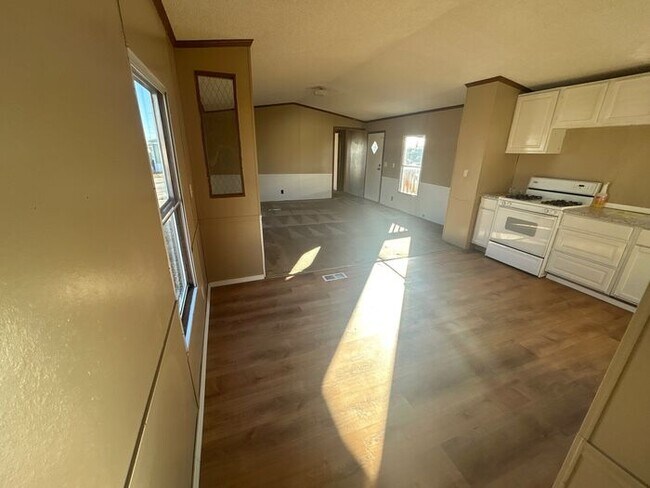 Building Photo - Newly Remobile Home For sale