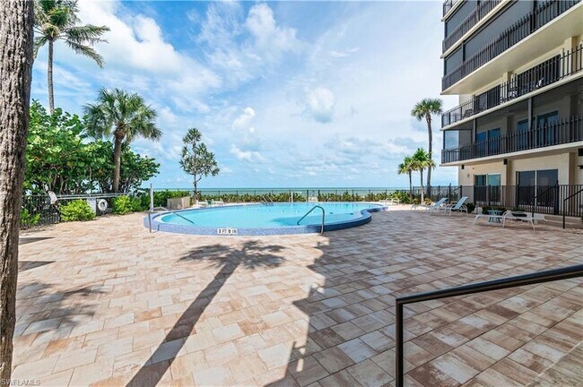 Building Photo - 3399 Gulf Shore Blvd N