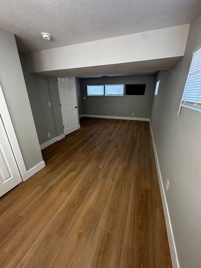 Building Photo - Recently Remodeled 3 Bed 2 Bath with Additional Finished Room