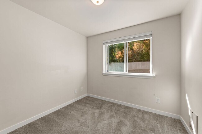 Building Photo - Stunning 4BR/2.5BA Home in Lake Forest Park ?