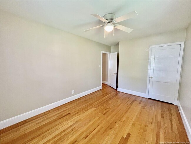 Building Photo - 122 Camellia Dr