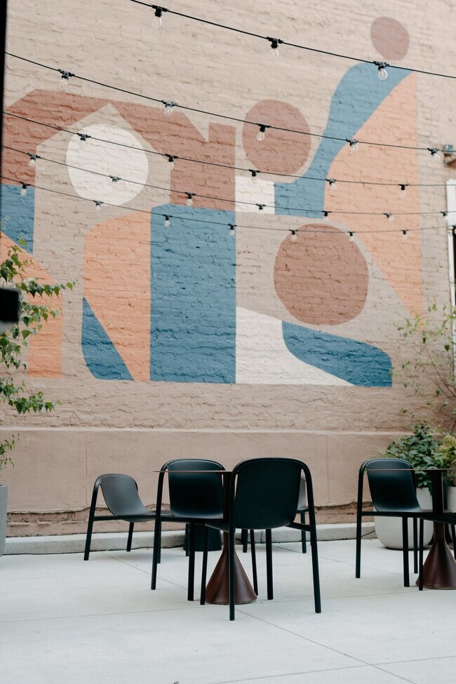 Building Photo - 755 S Clark St