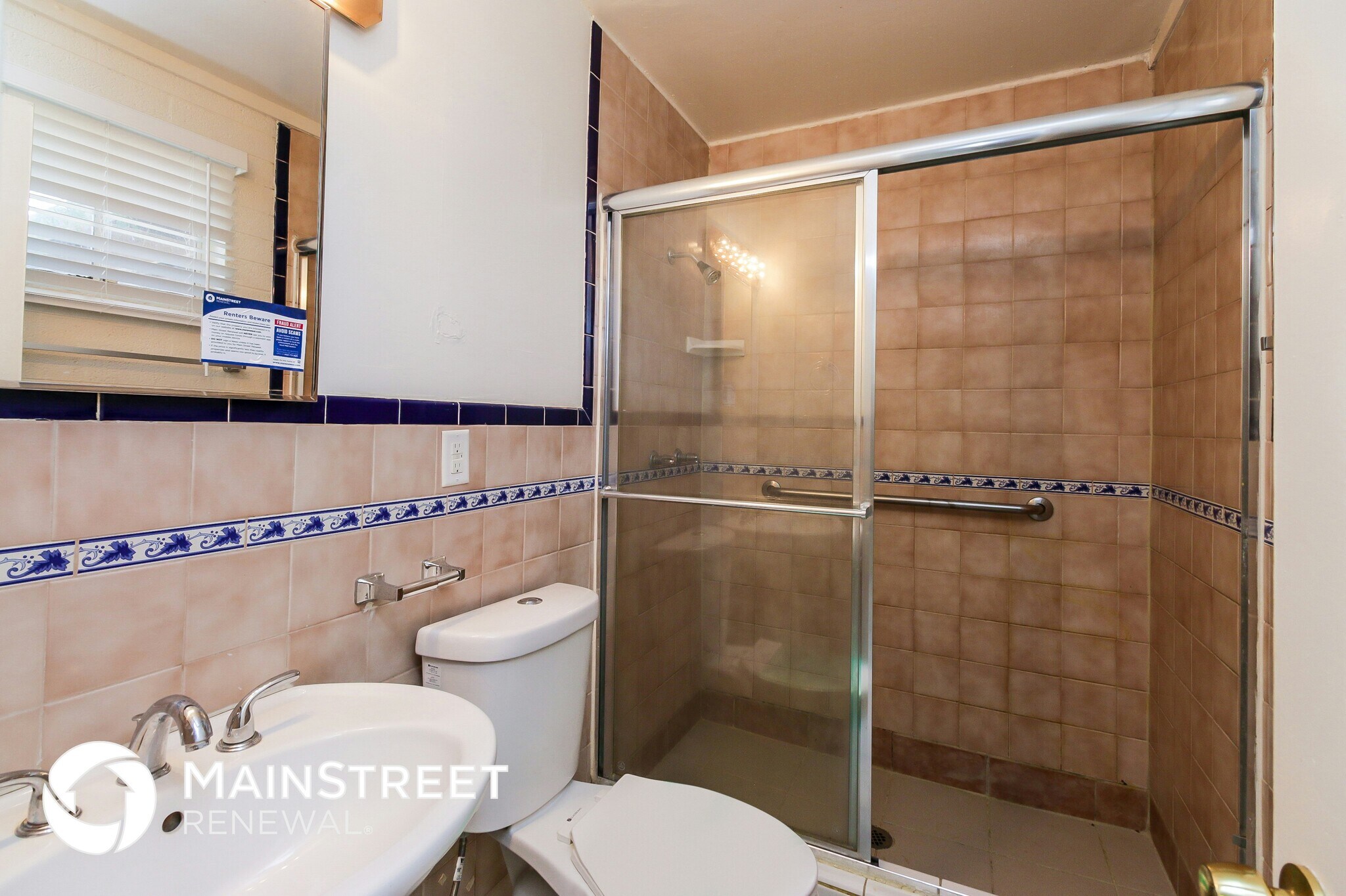 Building Photo - 3908 W Lewis Ave