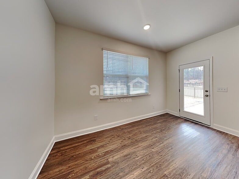 Building Photo - 3283 Oakfields Rd