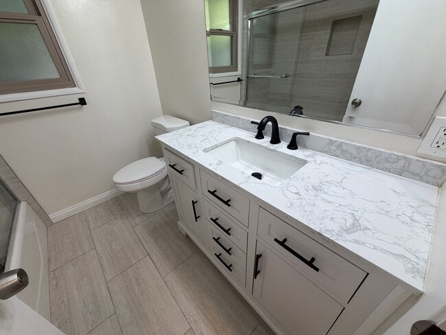 Building Photo - Newly Rehabbed Charming 3 Bed 2 Bath Home ...