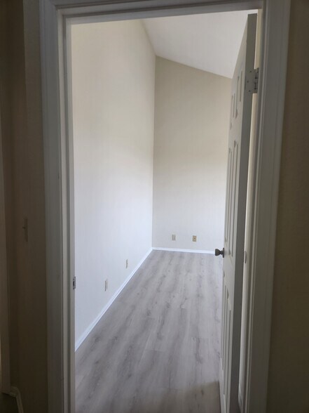 Building Photo - 1208 Roswell Ave