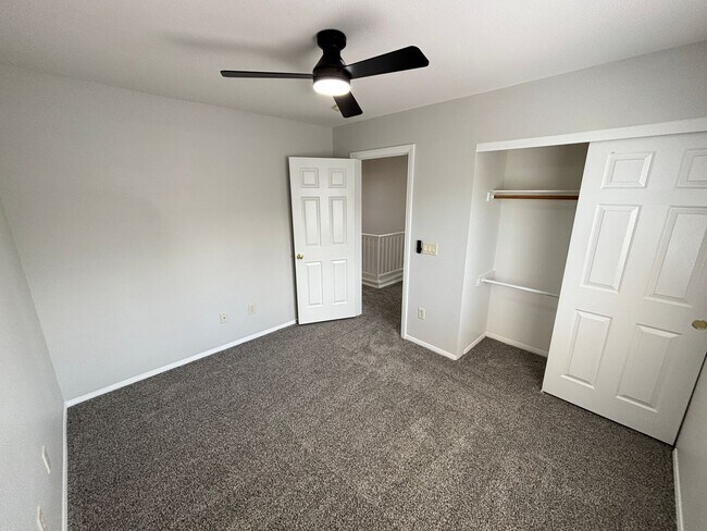 Building Photo - Beautiful 4Bed/3Bath/2Car residence located in Summerlin near Town Center Drive