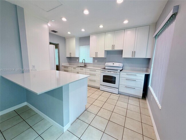 Building Photo - 5101 SW 127th Pl