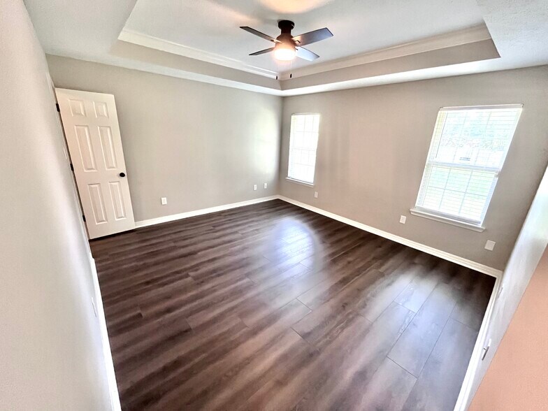 Building Photo - 2235 Millwood Dr