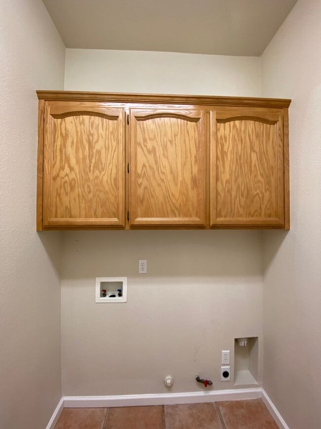 Building Photo - Broadstone 3 Bedroom + Office AND a 3 Car Garage Single Story with Low Maintenance Backyard