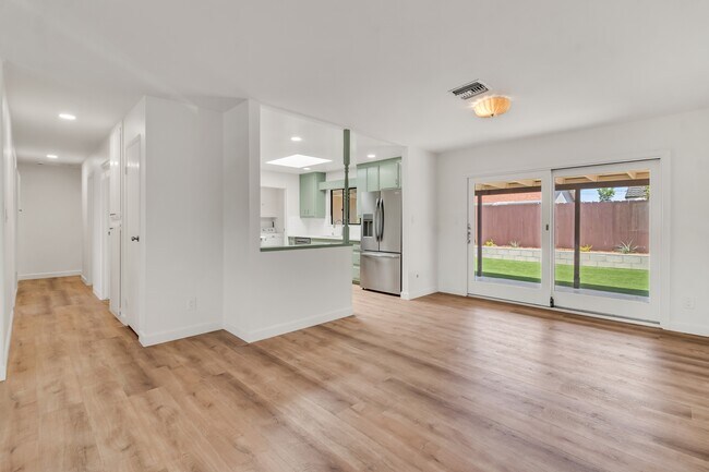 Building Photo - 4820 Cobb Dr
