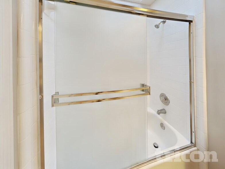 Building Photo - 104 Bay Hill Ct