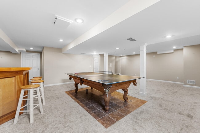 Building Photo - 47643 Ashford Dr S
