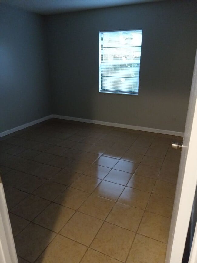 Building Photo - Move-In Ready 2BR/2BA Home with Modern Upd...