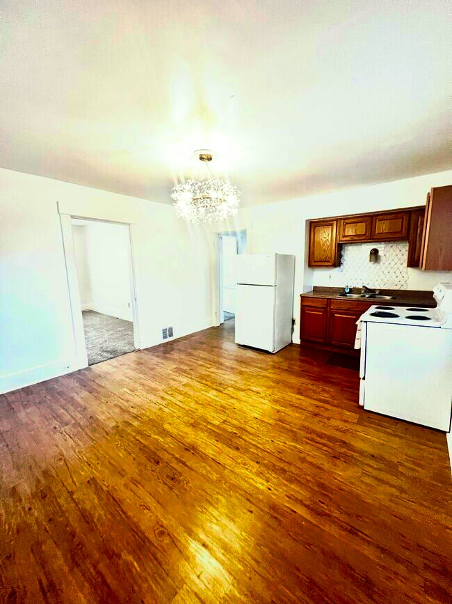 Building Photo - 121 Sumner Ave