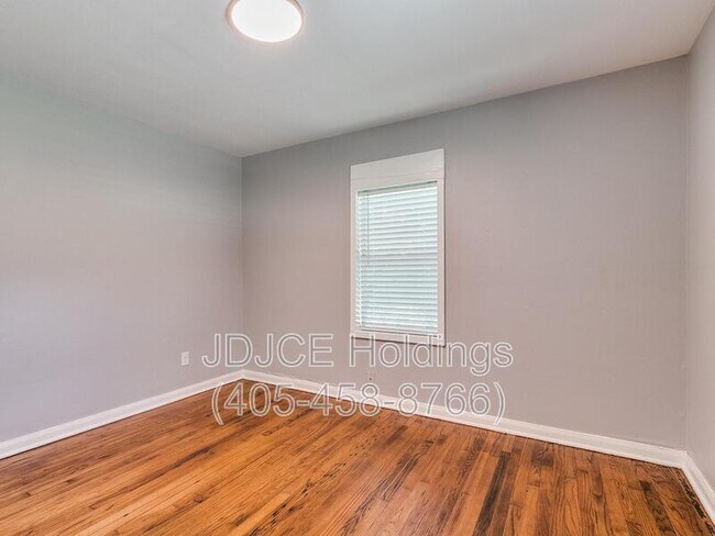 Building Photo - 422 Wilson Dr
