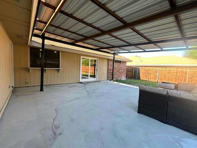 Building Photo - 900 Brownfield Dr
