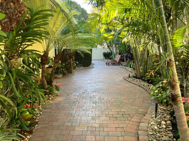 Building Photo - 333 Pelican Way