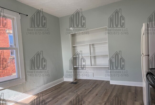 Building Photo - 726 E Main St