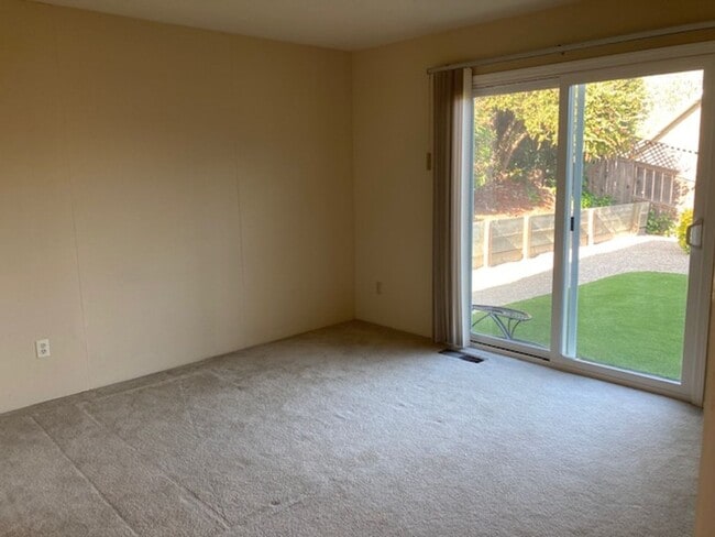 Building Photo - Available Now ~ Beautiful 4 bed/3 bath Home in Novato ~ Views ~ 2 Level