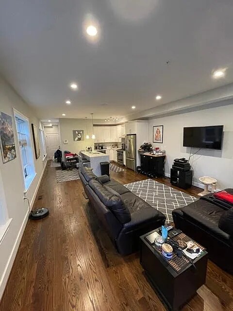 Building Photo - 761 Kenyon St NW