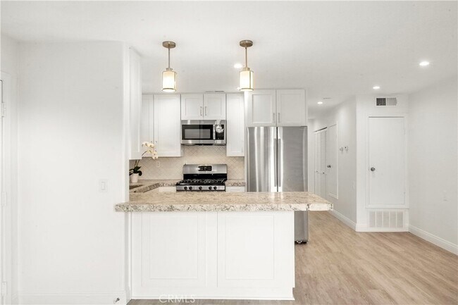 Building Photo - 352 Y Pl