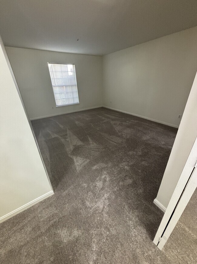 Building Photo - 4805 River Valley Way