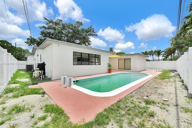 Building Photo - 7710 NW 6th Ct
