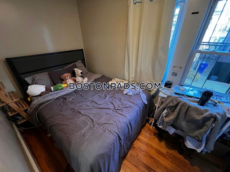 Building Photo - 12 Shepherd Ave