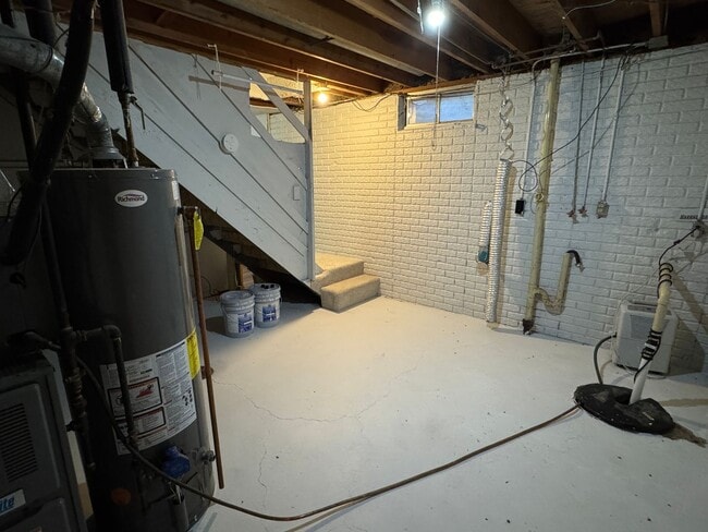 Building Photo - 2 bedroom duplex