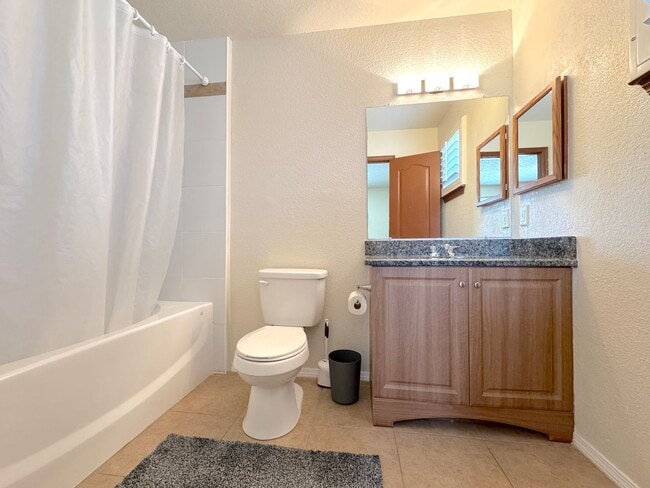 Building Photo - East El Paso 4bed/2bath Refrig A/C!