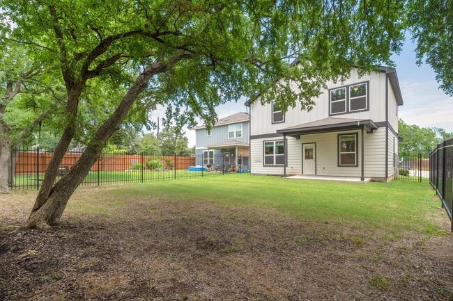 Building Photo - 10402 Abana Way