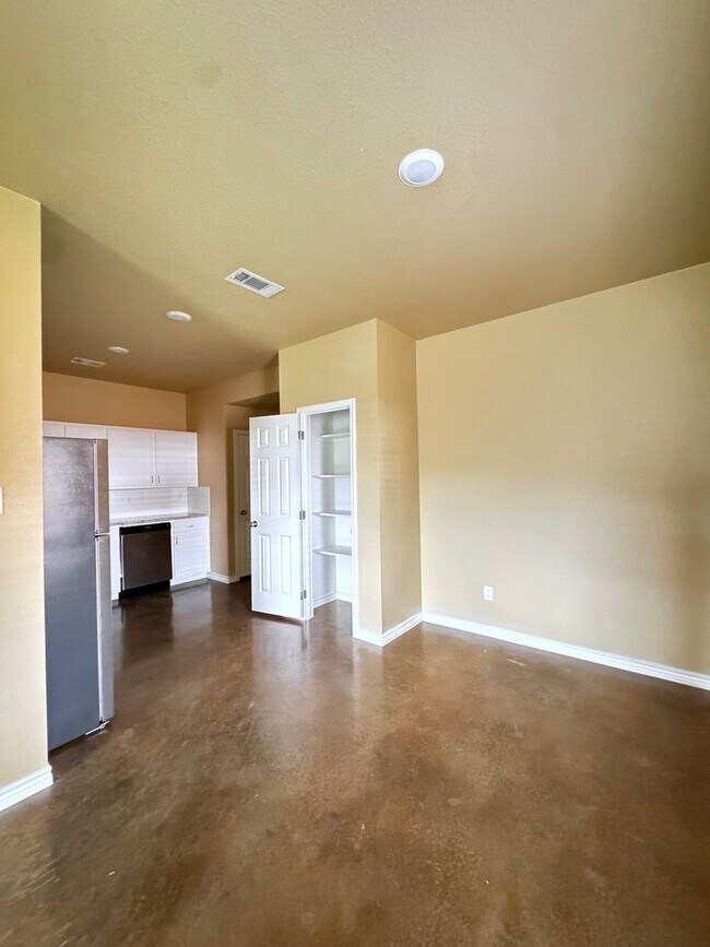 Building Photo - Adorable 3 Bedroom, 2 Bathroom, 1 Car Garage Duplex in Harker Heights TX