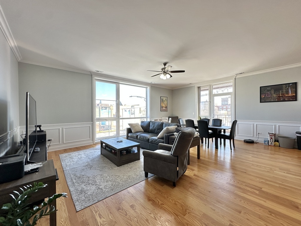 Building Photo - 522 N Western Ave