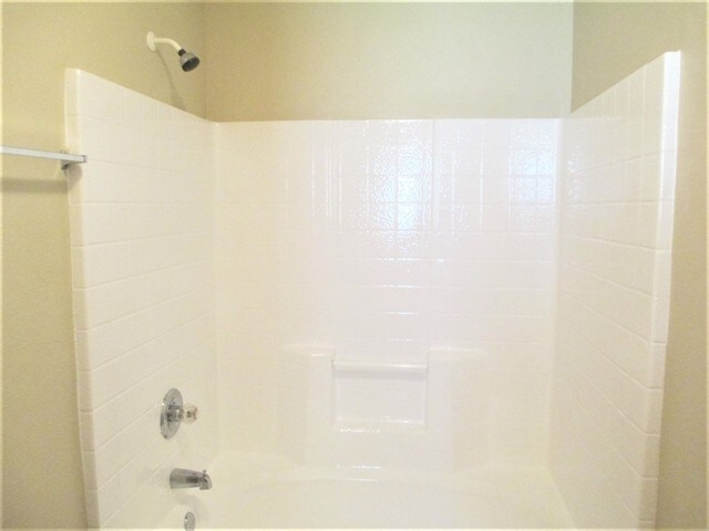Building Photo - 3156 Peppertree Dr