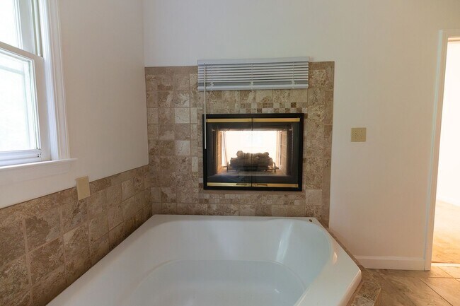 Building Photo - 4916 Gold Crest Dr