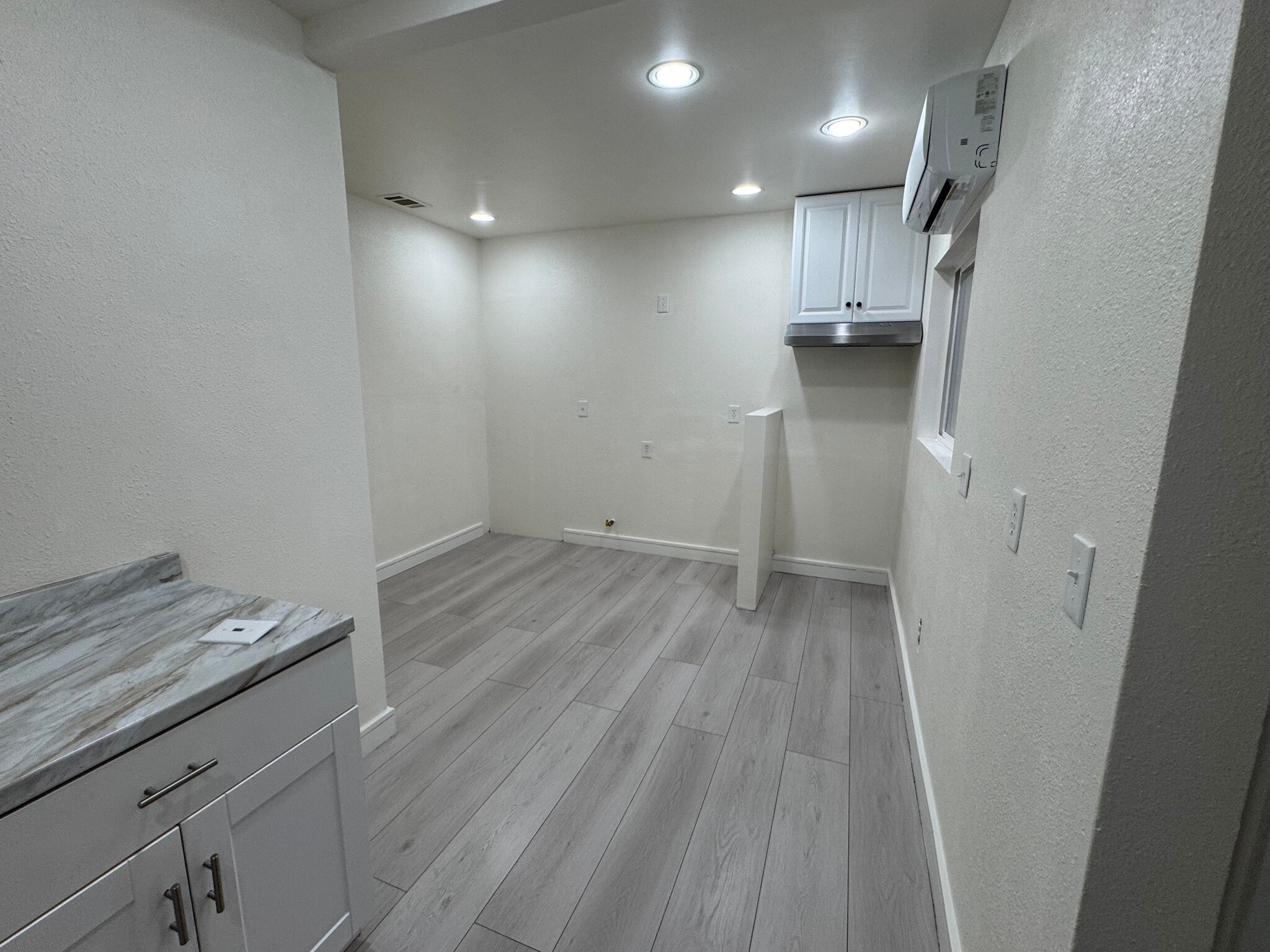 Building Photo - 8702 Stewart and Gray Rd