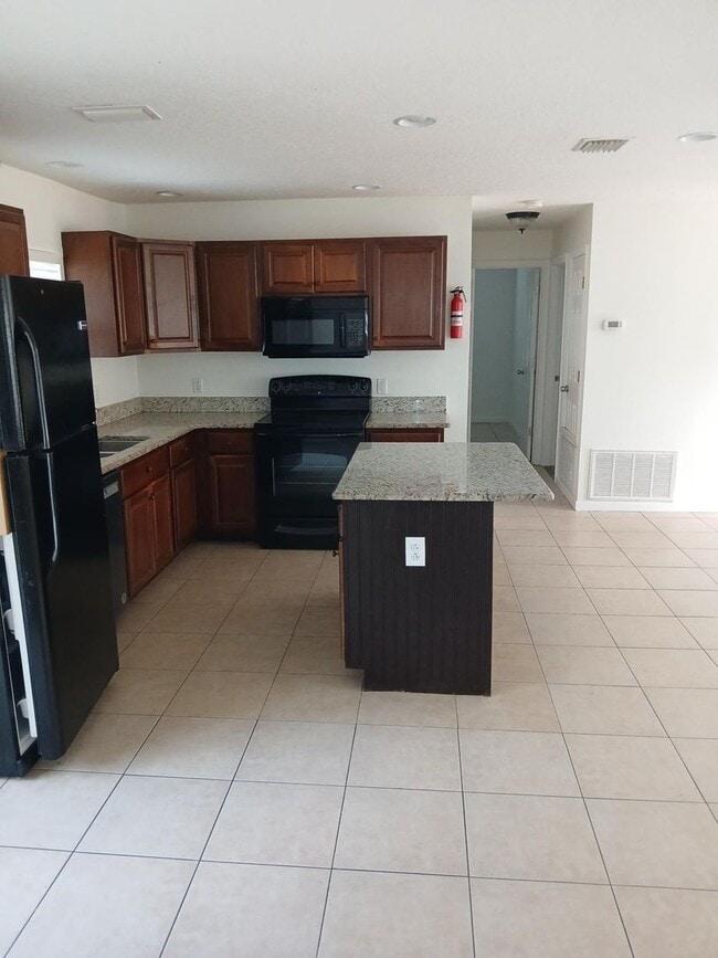 Building Photo - Remodeled, 4 Bedroom, 2 Bathroom close to schools, shopping and highways ...