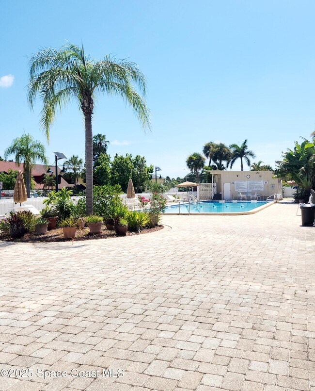 Building Photo - 223 Columbia Dr