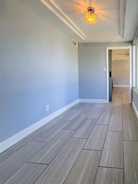 Building Photo - 902 NE 34th St