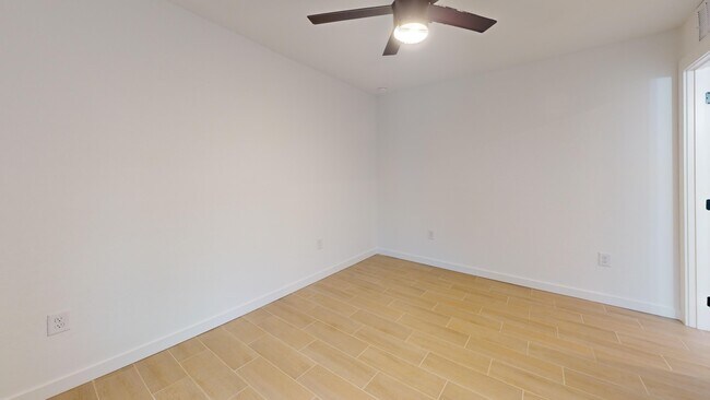 Building Photo - 2028 NE 6th Ave