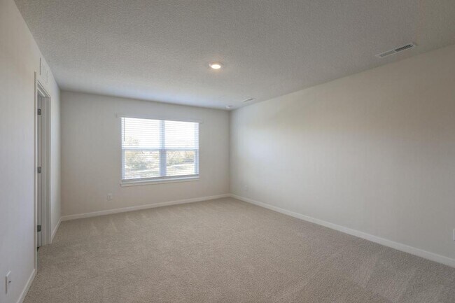 Building Photo - 1611 Maci St