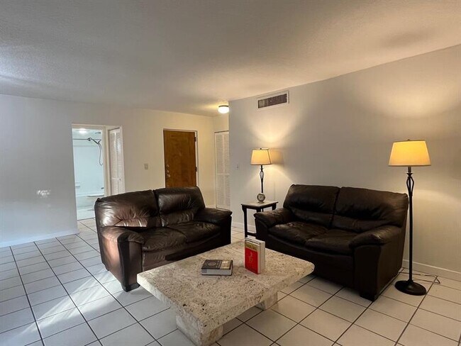 Building Photo - 9030 SW 125th Ave