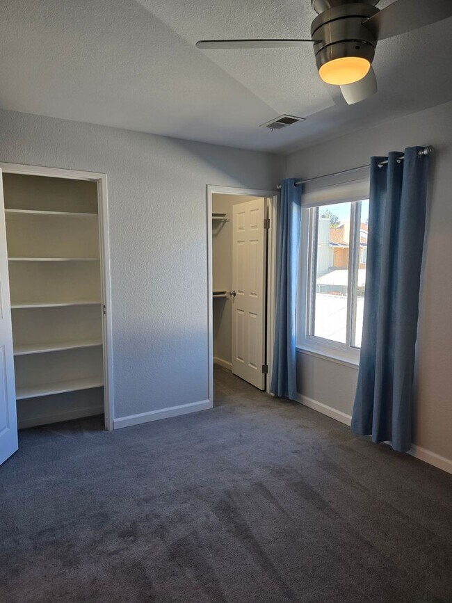 Building Photo - Wonderful Mountain Meadows "end unit"