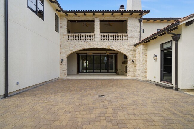 Building Photo - 5339 Tilbury Dr