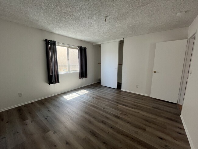 Building Photo - 1016 Benito Ave