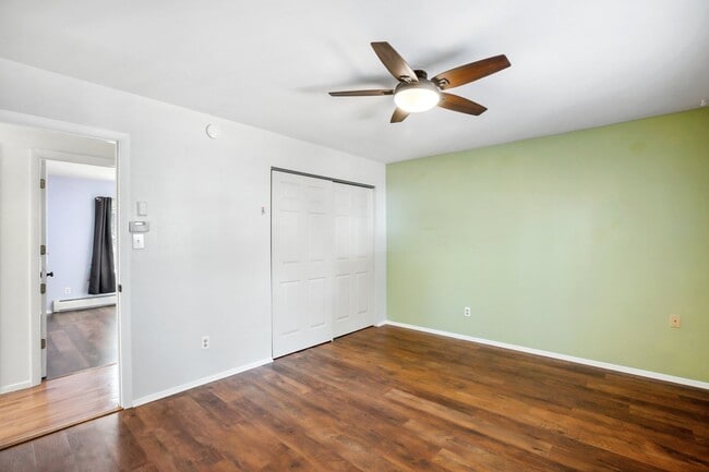 Building Photo - Move in ready home on Parkview